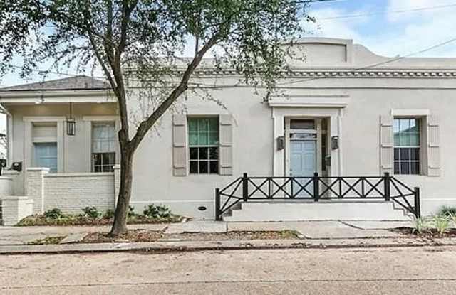 1656 Annunciation Street photos photos