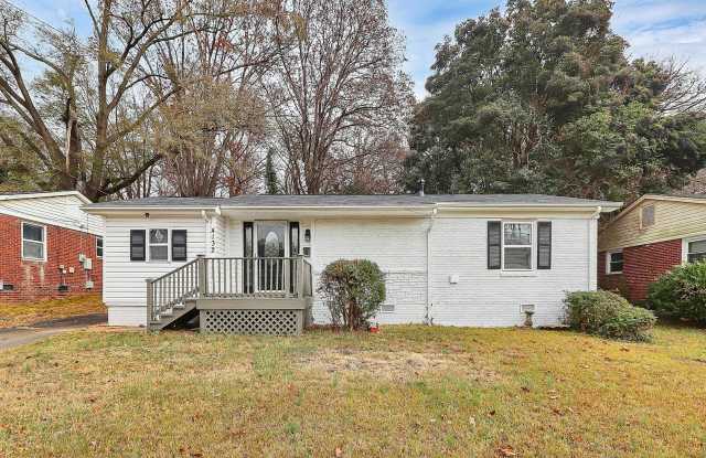 Adorable 2 Bedroom Home with Bonus Room! photos photos