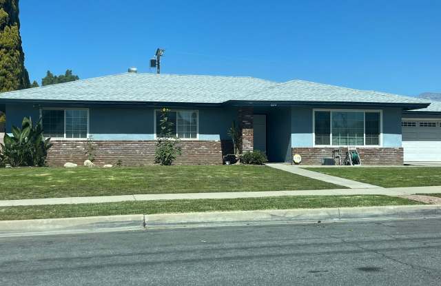 Large 3 Bed. 2 Bath with Pool photos photos