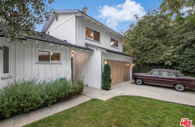 10168 TOLUCA LAKE Avenue - 10168 Toluca Lake Avenue, Los Angeles, CA 91602