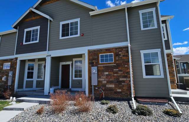Like new 2Bed, 2.5 Bath with Den/Office Townhome photos photos