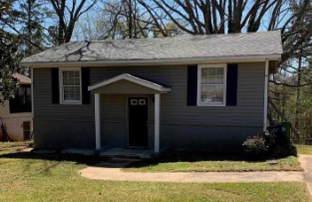 Very Nice 4 Bedroom, 2 Bath Griffin Home is now Available Gallery 1