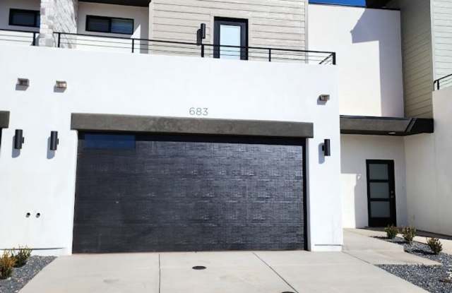 Newer Three Bedroom Town Home-Crimson Park photos photos