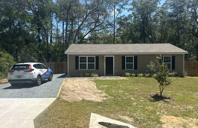 Newer 3/2 in the country with fenced yard and shed photos photos