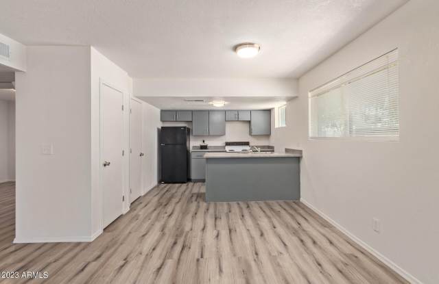 2633 W Ocotillo Road Gallery 1