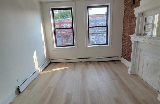 63 OAK ST Gallery 4