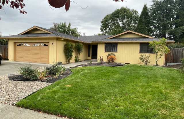 $300 OFF 1st Month's RENT!! - Desirable East Medford Single Story photos photos