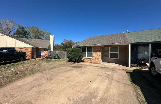 2 bed 1.5 bath Duplex Gallery 1