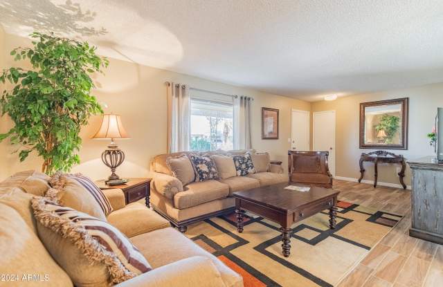 10719 W CAMELOT Circle Gallery 2