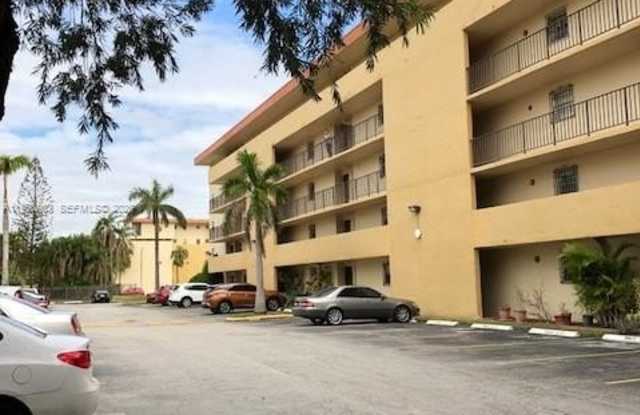 8889 Fontainebleau Blvd photos photos