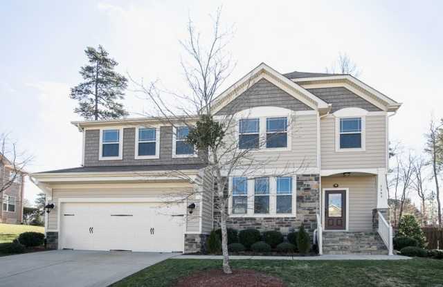 Spacious 4BR, 2.5BA Home + Fenced Back Yard! Gallery 1