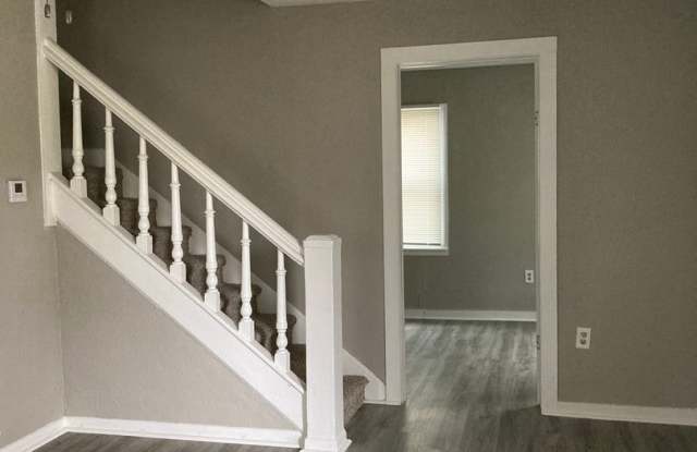 Move in special. 2 bedroom house with bonus room - 1604 East Kirk Street, Muncie, IN 47303