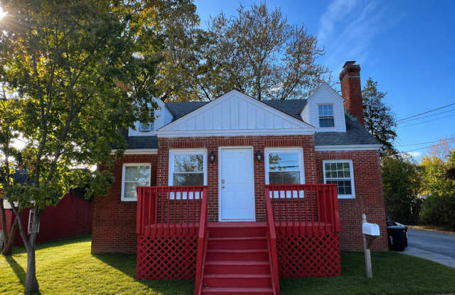 Pennington Rd, Ewing, NJ – 6BR / 2BA. Large single-family home near TCNJ with spacious driveway photos photos