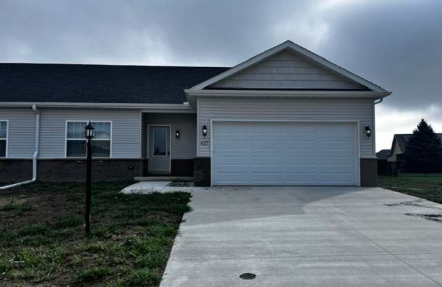 NEW Construction - move in ready - Charming 3-bedroom/2-bathroom duplex in Washington, IL photos photos
