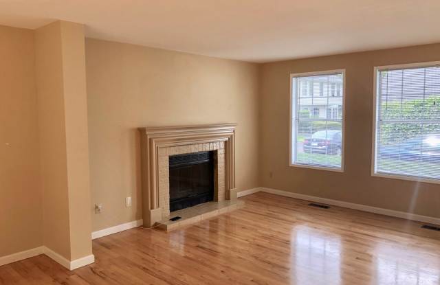 Kirkland Townhome - 12864 103rd Place Northeast, Kirkland, WA 98034