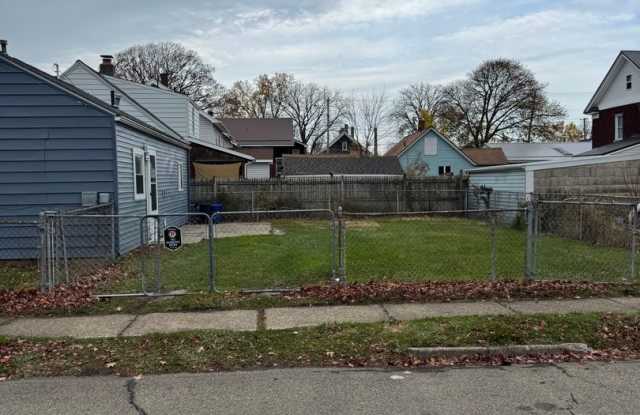 Newly remodeled 2 bedroom home - 621 Elm Court, Erie, PA 16503