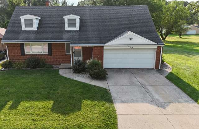 452 South Yarrow Street - 452 South Yarrow Main - 452 South Yarrow Street, Oregon, OH 43616