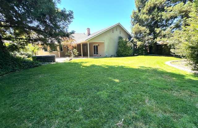 Beautiful 3-Bedroom Home with Open Floor Plan & Private Backyard Gallery 3