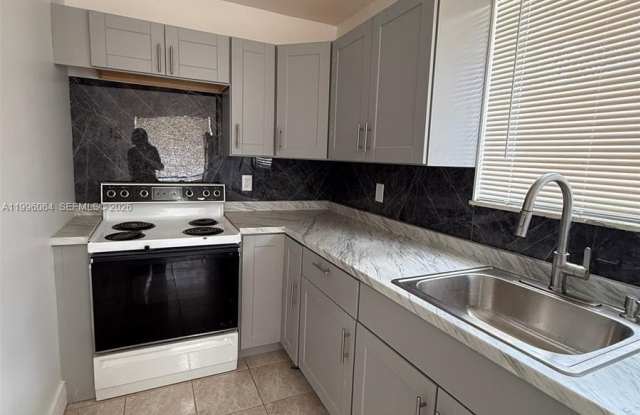 6071 SW 33rd St photos photos