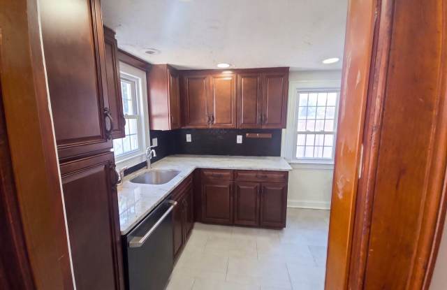 1027 Forbes St East Gallery 4