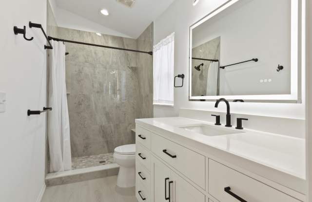 713 NW Waterlily Place Gallery 4