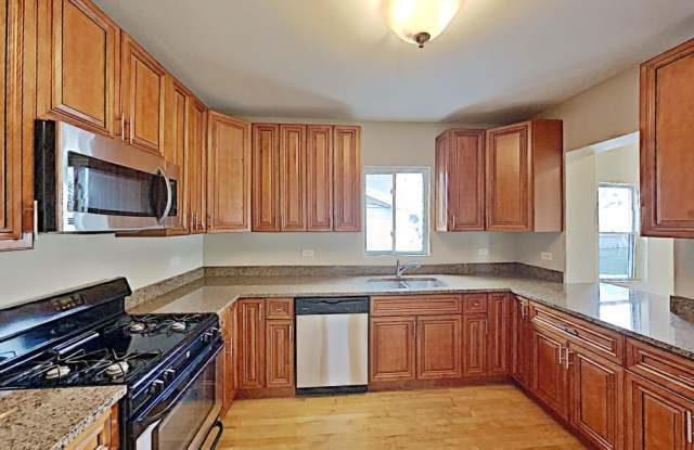 7811 S 63rd Dr Gallery 3