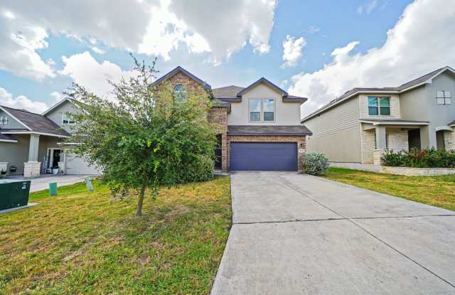 Spacious 5-Bedroom Home with Game Room and Solar Panels - Realtor Commission: $500 Gallery 3