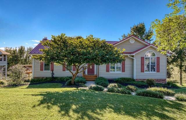 Charming Four-Bedroom Home In Christiansburg With Serene Country Views photos photos