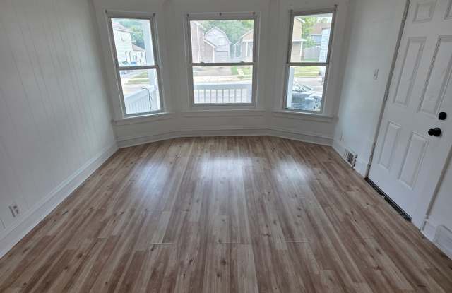 123 Maple Avenue - lower Gallery 1