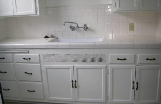 941 Belmont  - 927 Gallery 2