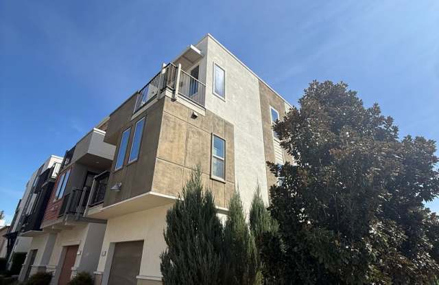 2 bed | 2.5 bath | 1014 SF | 1 Car Garage | Tri-level condominium| Tenant pays $150 WS photos photos