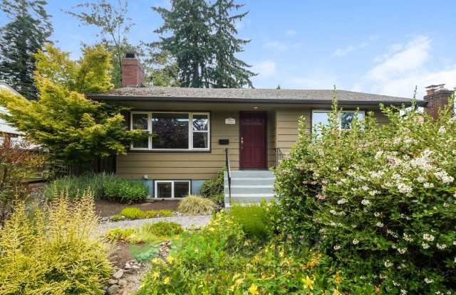 Your West Seattle Retreat – Hot Tub, Firepit  Quiet Streets Await photos photos