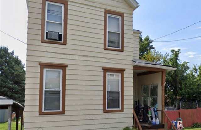 467 Reno St photos photos