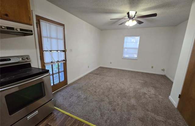 2 Living Rooms & Kitchens! Gallery 3