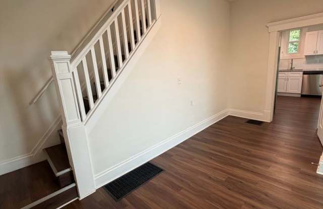 Spacious 3 Bed | 1.5 Bath – Prime Clintonville/Old North Location photos photos