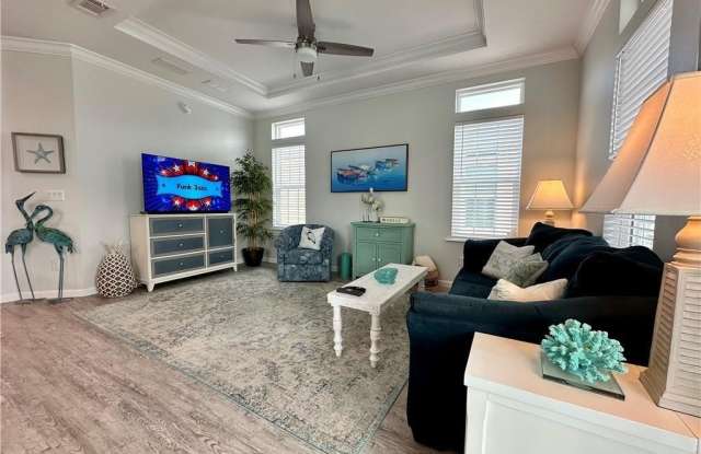 352 NE Starboard Drive Gallery 3