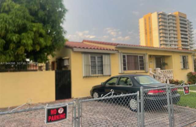 951 SW 9th St photos photos