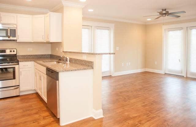 3 Bedroom Townhouse at the Woodlands - END UNIT * only $500 deposit - End Unit- 1 month free when you apply and sign a lease 7/16-7/31/26. photos photos