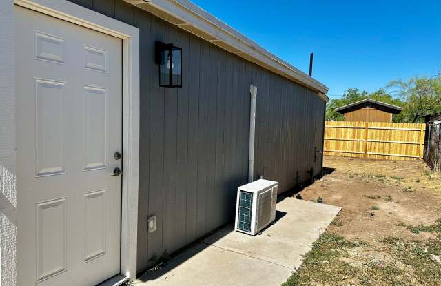 Beautiful Remodeled Studio With Private Backyard In Coolidge! photos photos