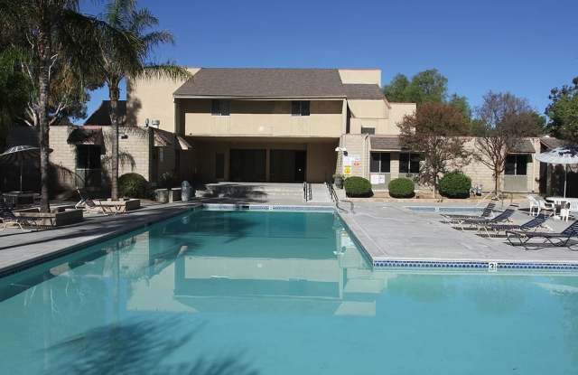 GREAT Condo in the Lakeshore Community - 25718 Hogan Drive, Santa Clarita, CA 91355