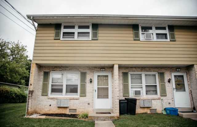 1077 Donegal Springs Rd photos photos