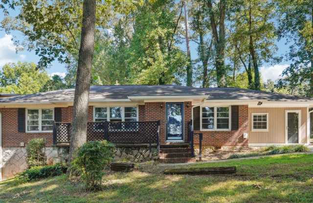 Pet Friendly 3 Bedroom/2 Bathroom Single Family Home with Home Theater in Decatur, Georgia - Perfect for Families! - 3194 North Druid Hills Road, North Decatur, GA 30033