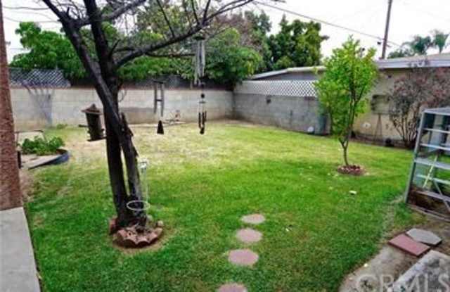 4136 N Foxdale Avenue Gallery 3