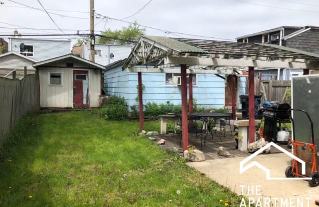 4538 N Drake Ave Garden - 4538 North Drake Avenue, Chicago, IL 60625