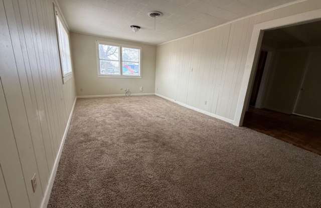 1750 Walnut Gallery 4