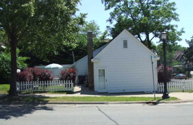 ENTIRE HOUSE: Cozy 2-Bedroom Home in Beautiful Prospect Park! photos photos