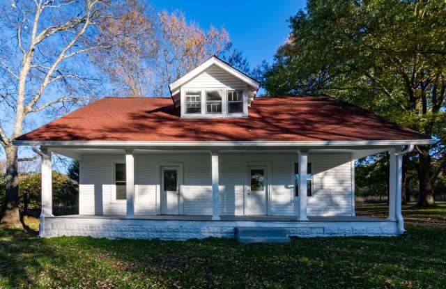 G TEAM - FOR LEASE - Quaint, Private Farmhouse - 1809 Cairo Bend Road, Wilson County, TN 37087