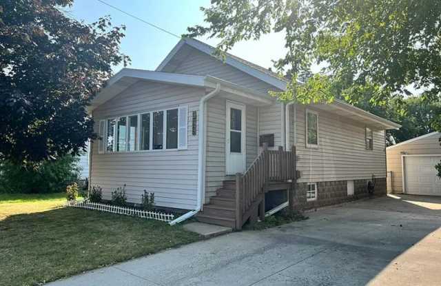 1725 Oshkosh Avenue - 1725 Oshkosh Avenue, Oshkosh, WI 54902