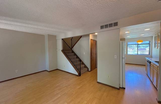 4 Bed 3.5 Bath Townhome Located off Folsom Bike Path & Walking Distance To Shopping Center Gallery 1