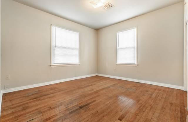 1216 East Campbell Street Gallery 4